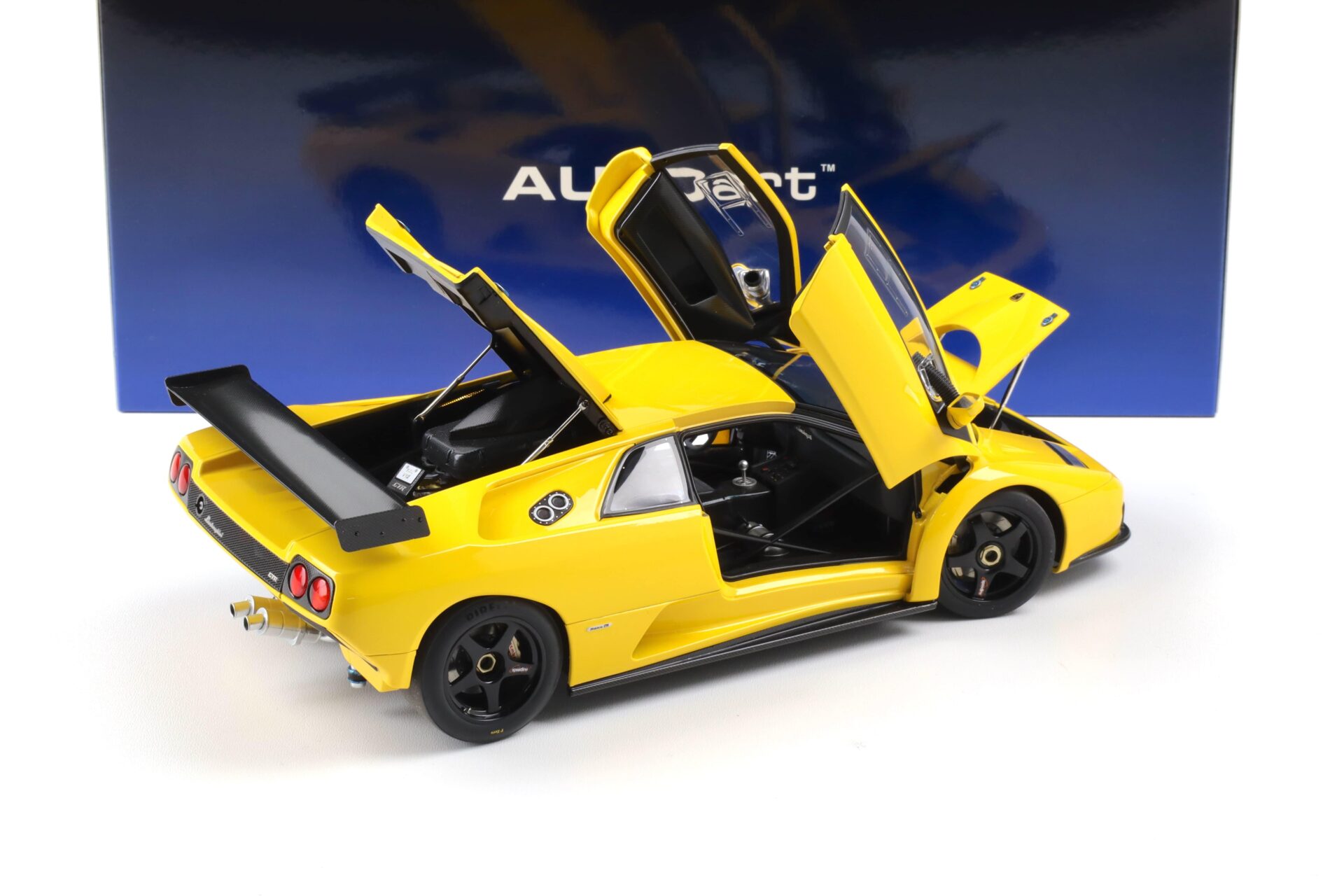 1:18 AUTOart Lamborghini Diablo GT-R Coupe 1999 Superfly yellow 79138