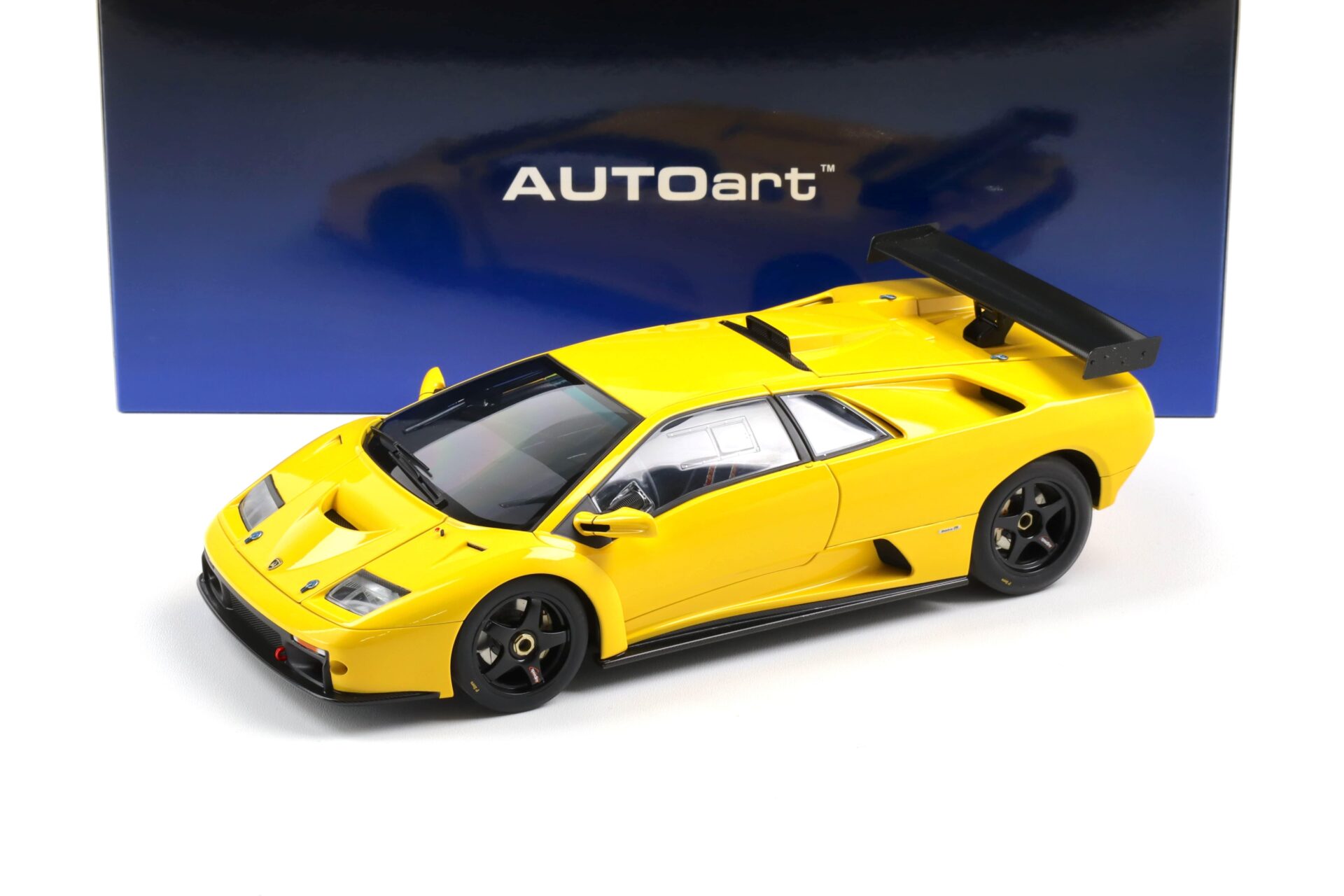 1:18 AUTOart Lamborghini Diablo GT-R Coupe 1999 Superfly yellow 79138