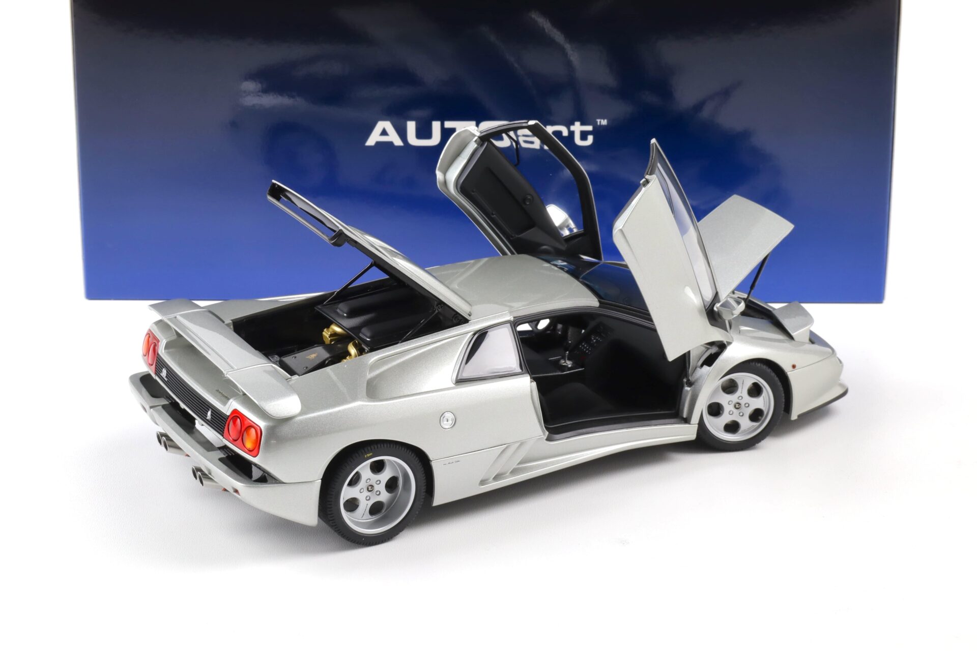 1:18 AUTOart Lamborghini Diablo SE30 JOTA 1995 titanio/ silver metallic