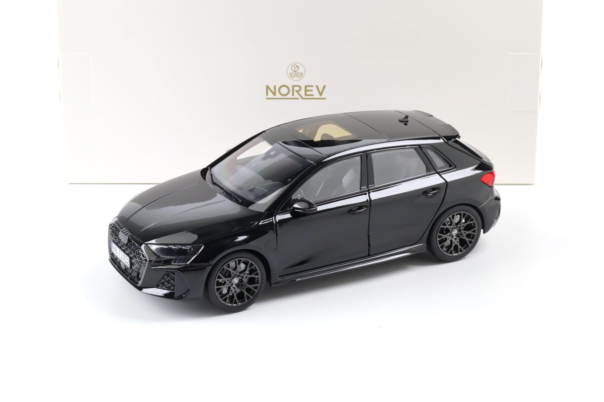 1:18 Norev Audi RS3 Sportback 2025 Myth black metallic 188388