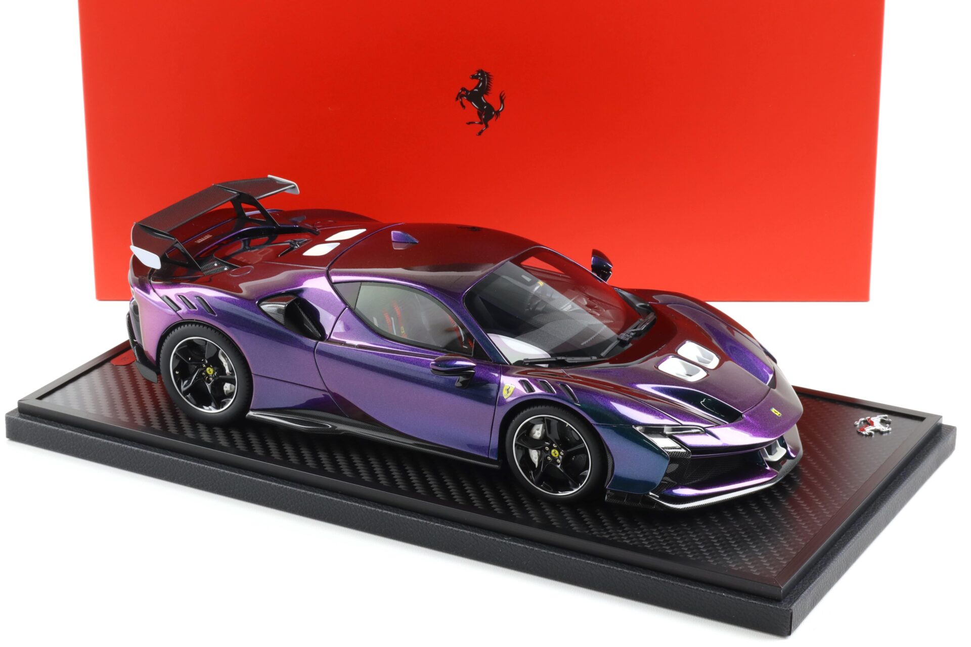 1:18 BBR Ferrari SF90 XX Stradale Chameleon with display - Limited 20 pcs.