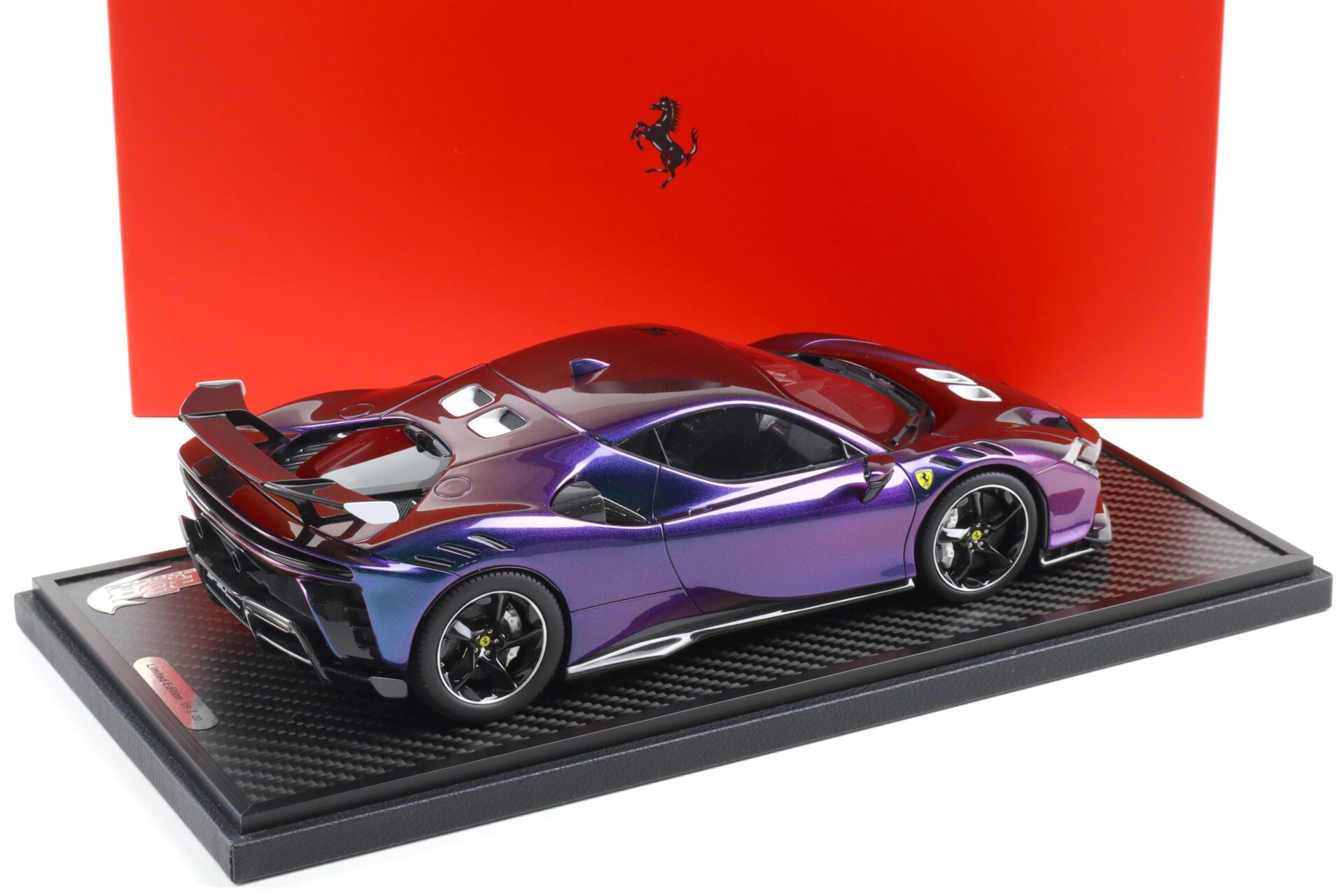 1:18 BBR Ferrari SF90 XX Stradale Chameleon with display - Limited 20 pcs.