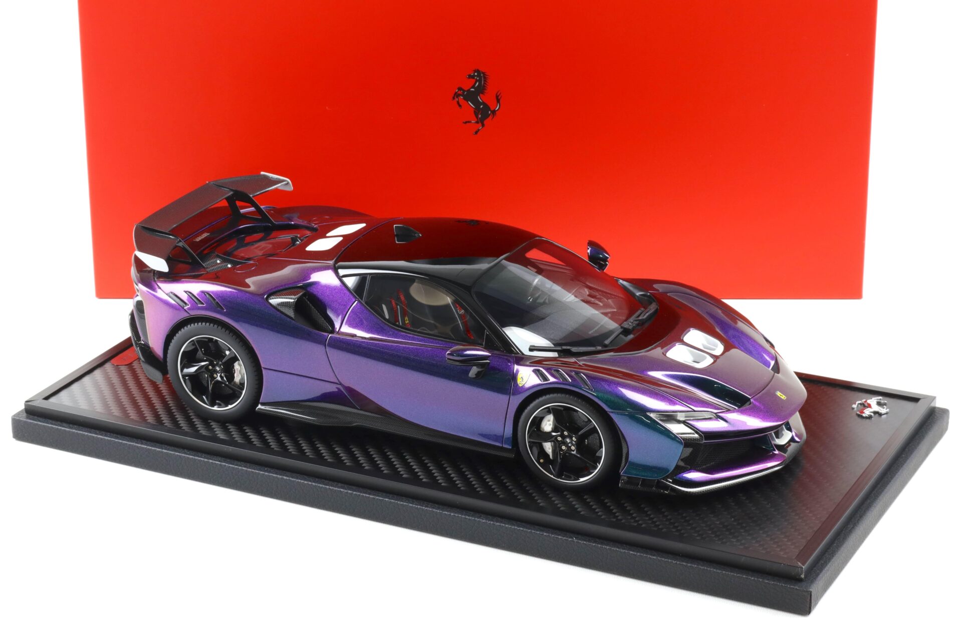 1:18 BBR Ferrari SF90 XX Stradale Chameleon/ black roof with display - Limited 15 pcs.