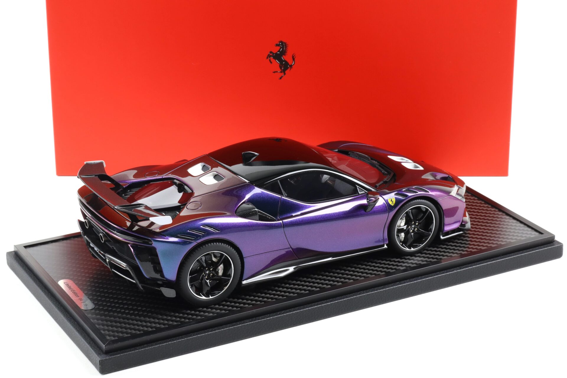 1:18 BBR Ferrari SF90 XX Stradale Chameleon/ black roof with display - Limited 15 pcs.