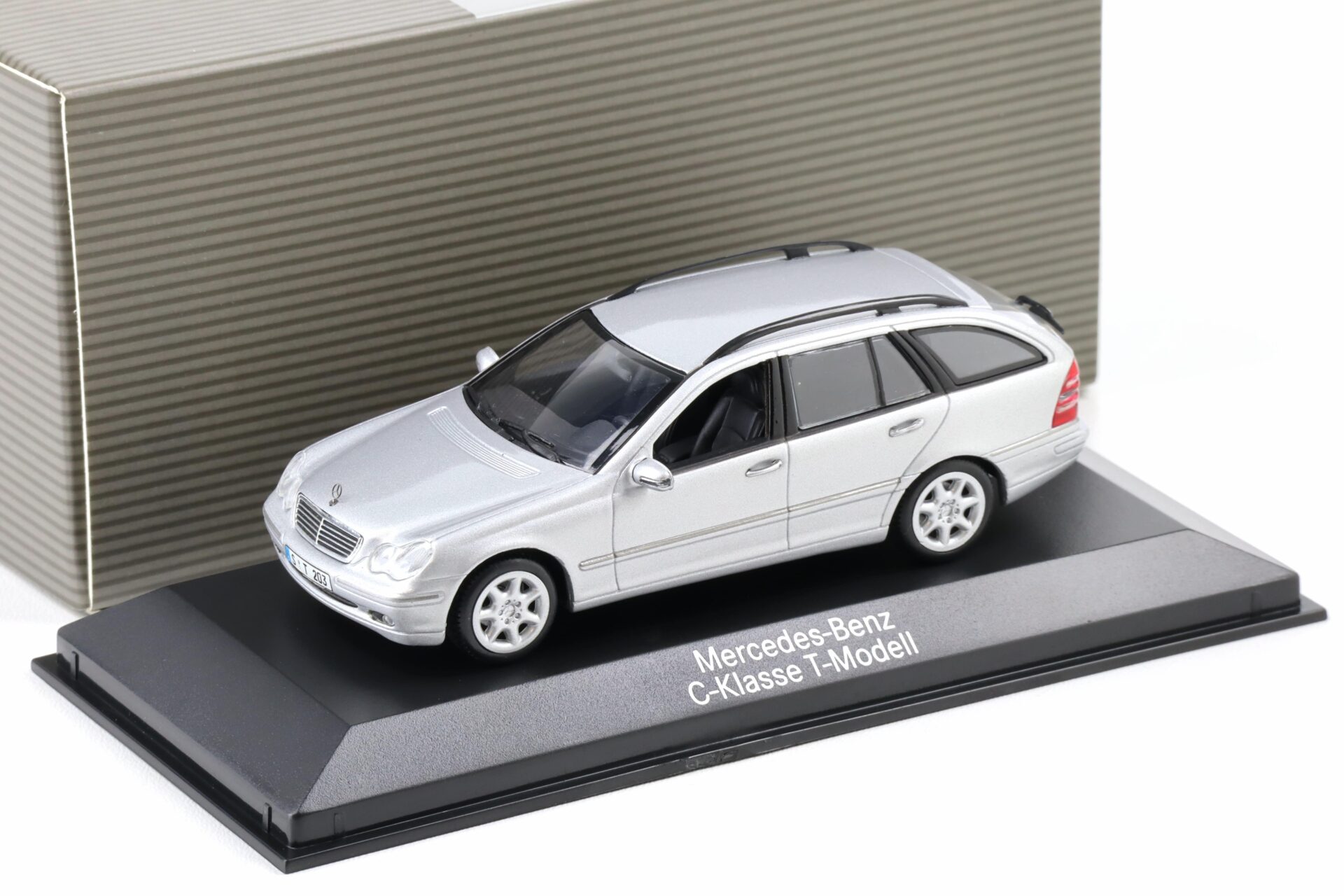 ID 104756 orig.jpg 1:43 Minichamps Mercedes C-Klasse T-Modell S203 silver metallic DEALER VERSION