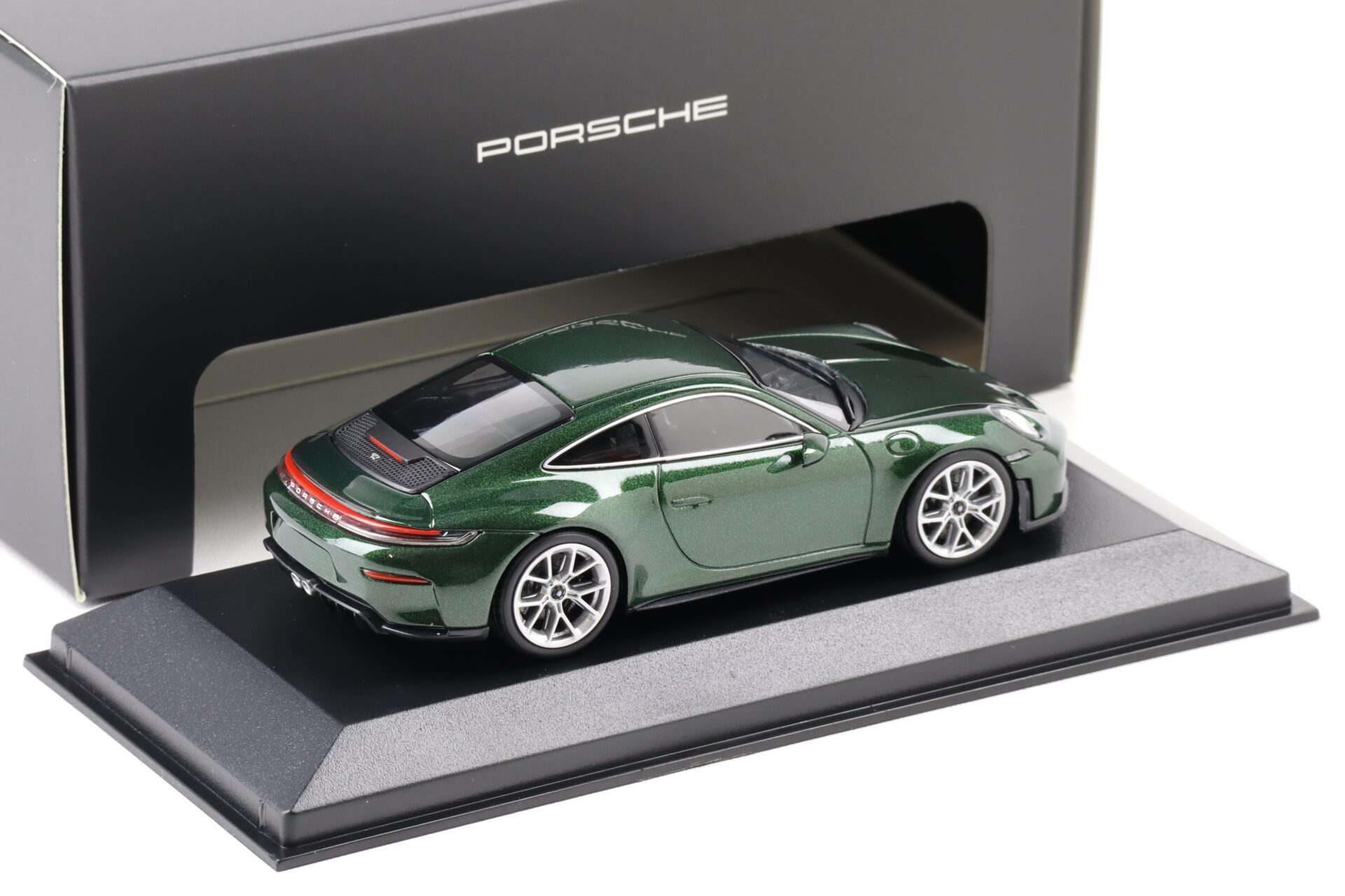1:43 Minichamps Porsche 911 992.2 GT3 Touring Package Oak green Neo WAP DEALER