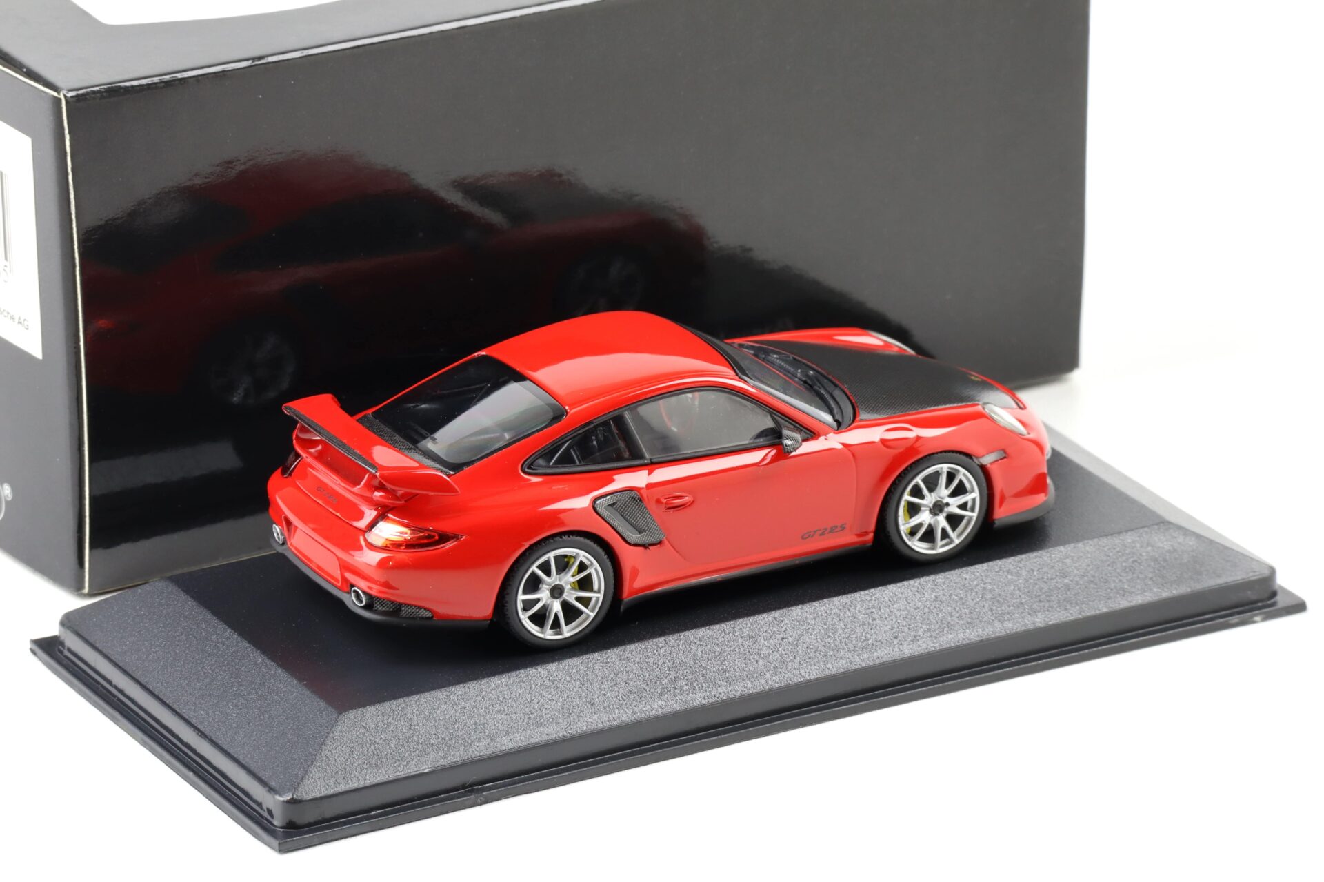 1:43 Minichamps Porsche 911 997.2 GT2 RS Coupe 2010 Irisch red