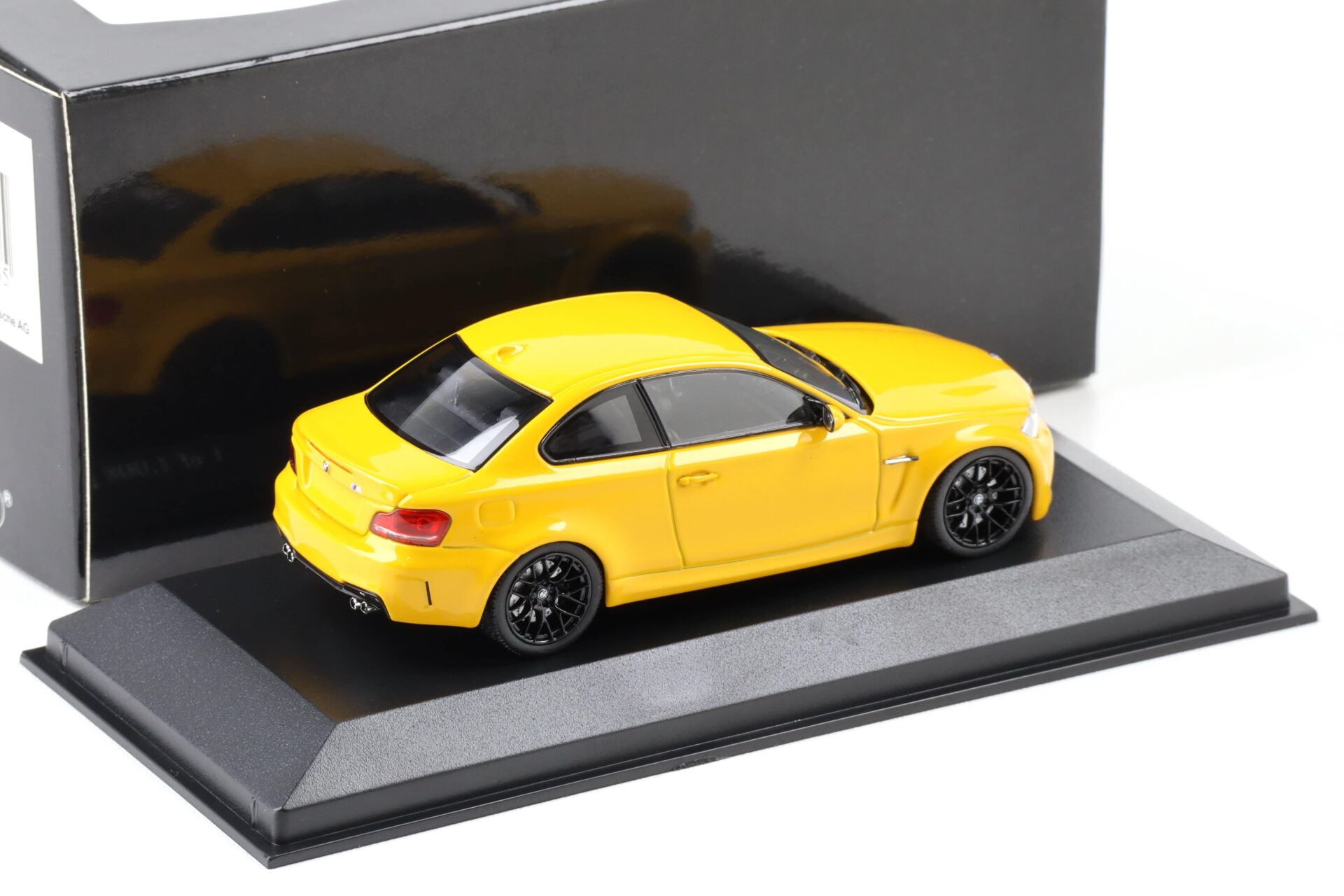 1:43 Minichamps BMW 1er 1 Series M Coupe 2011 Atacama yellow