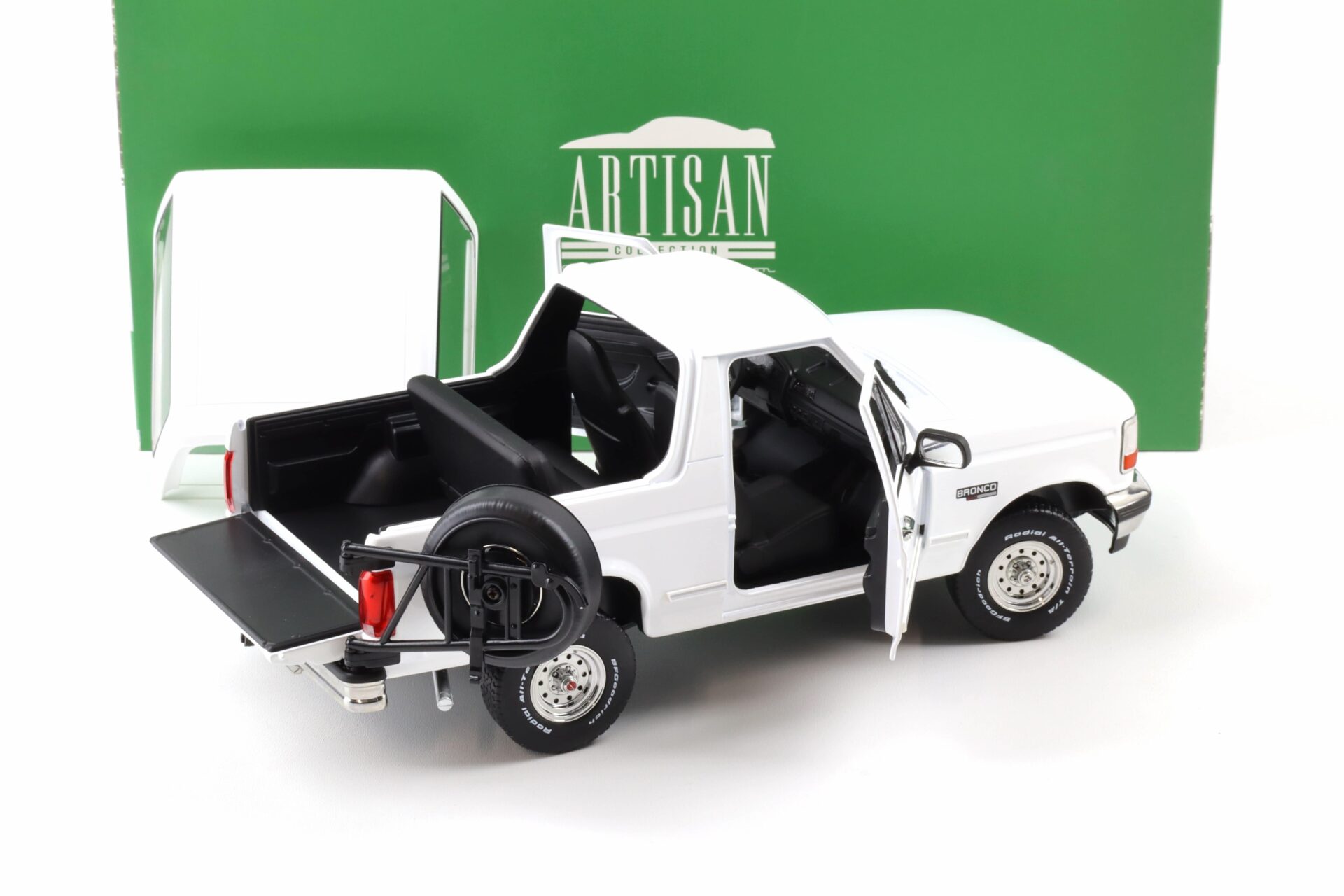 1:18 Greenlight 1993 Ford Bronco XLT Oxford white
