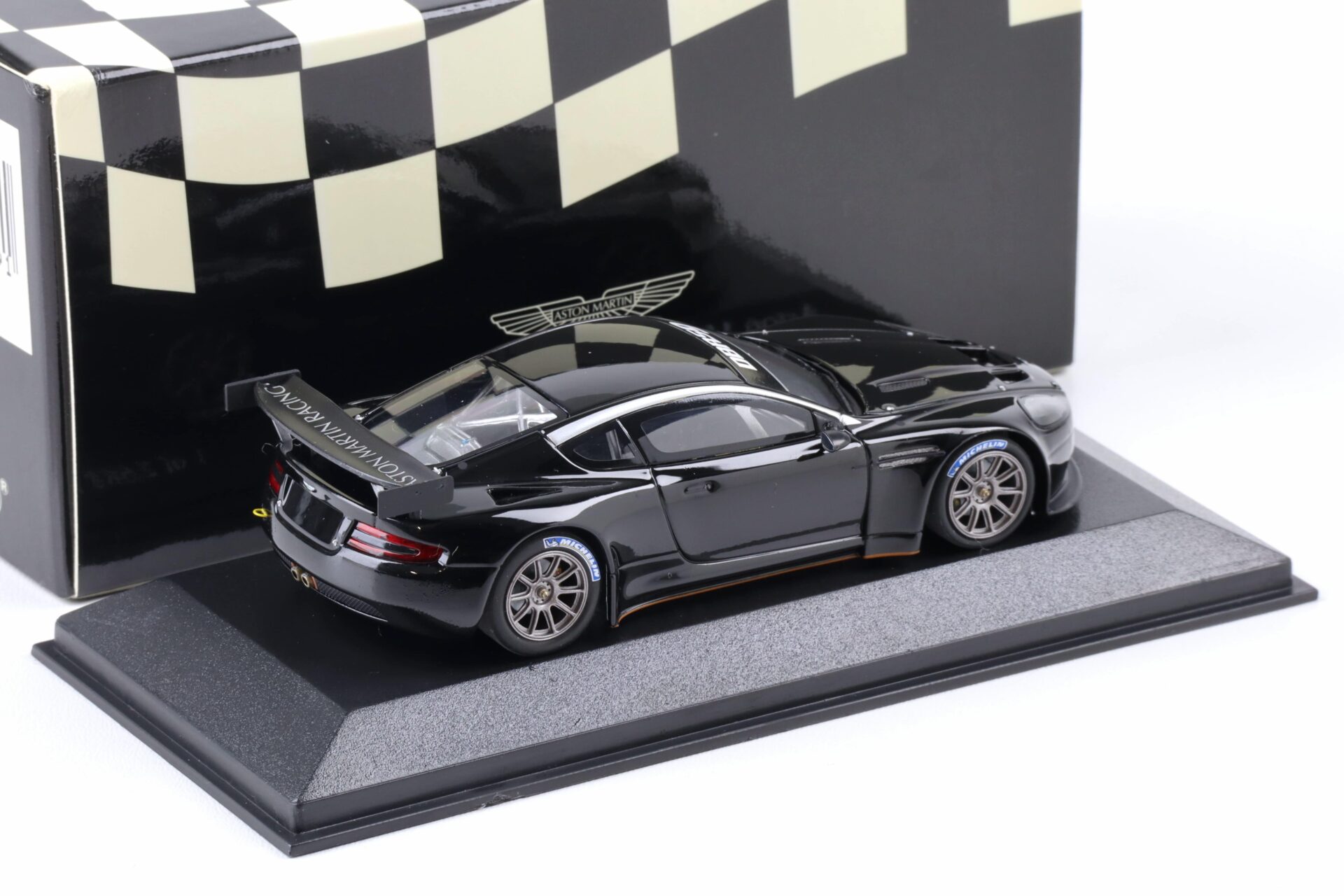 1:43 Minichamps Aston Martin DBRS9 Launch Version 2006 black