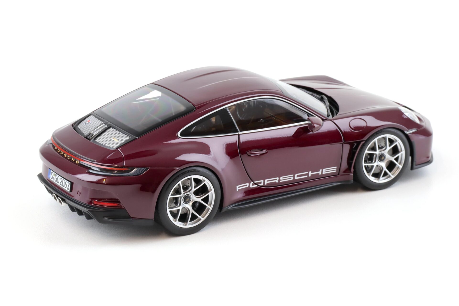1:18 Norev Porsche 911 992 S/T Heritage Package Amethyst metallic - Limited 500 pcs.