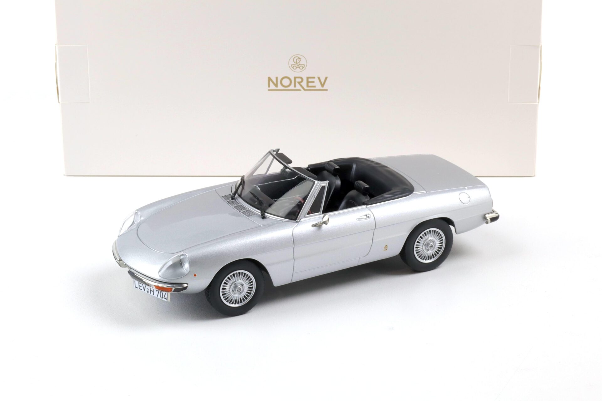 1:18 Norev Alfa Romeo 2000 Spider 1978 silver metallic with top 187884