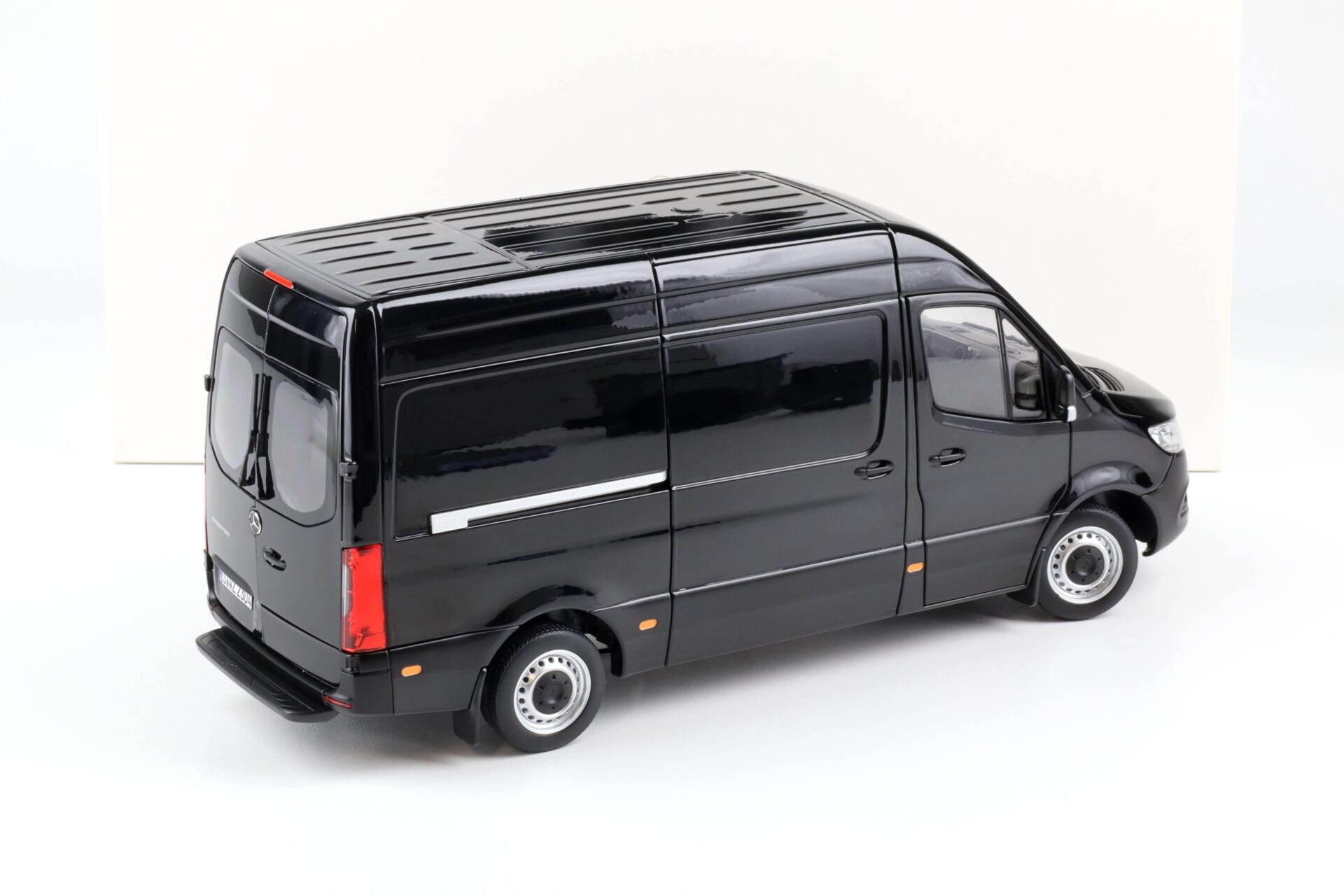 1:18 Norev Mercedes Sprinter Kasten 2018 black 183041