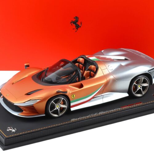 1:18 BBR Ferrari Daytona SP3 Seat orange/ Titanium grey with Showcase