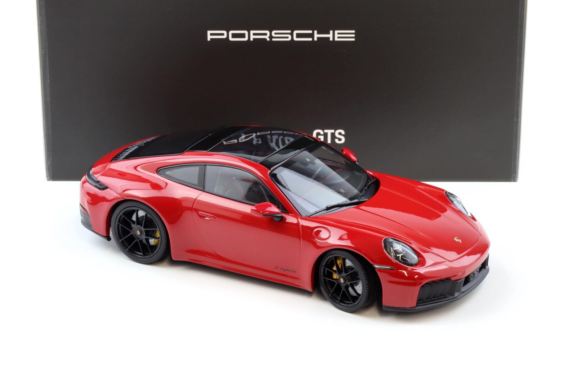1:18 Minichamps Porsche 911 992.2 Carrera GTS Coupe Carmine red WAP DEALER