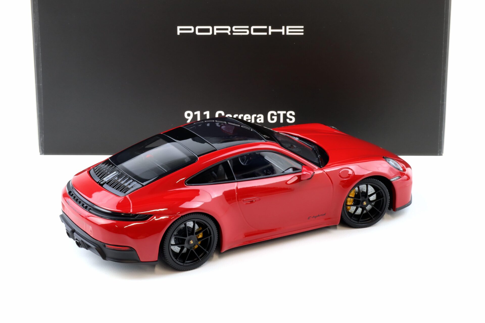 1:18 Minichamps Porsche 911 992.2 Carrera GTS Coupe Carmine red WAP DEALER