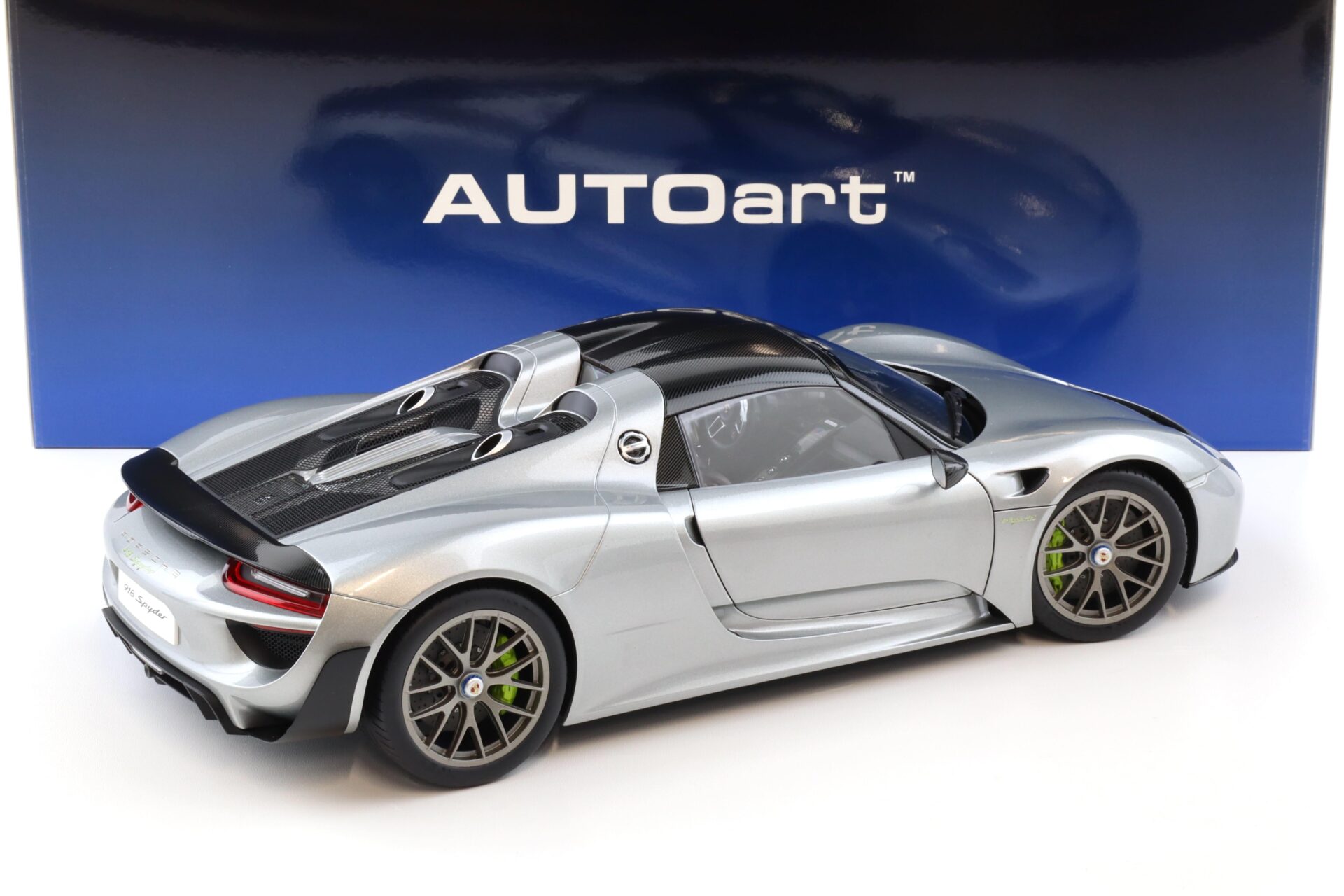 1:12 AUTOart Porsche 918 Spyder 2013 silver metallic 12123