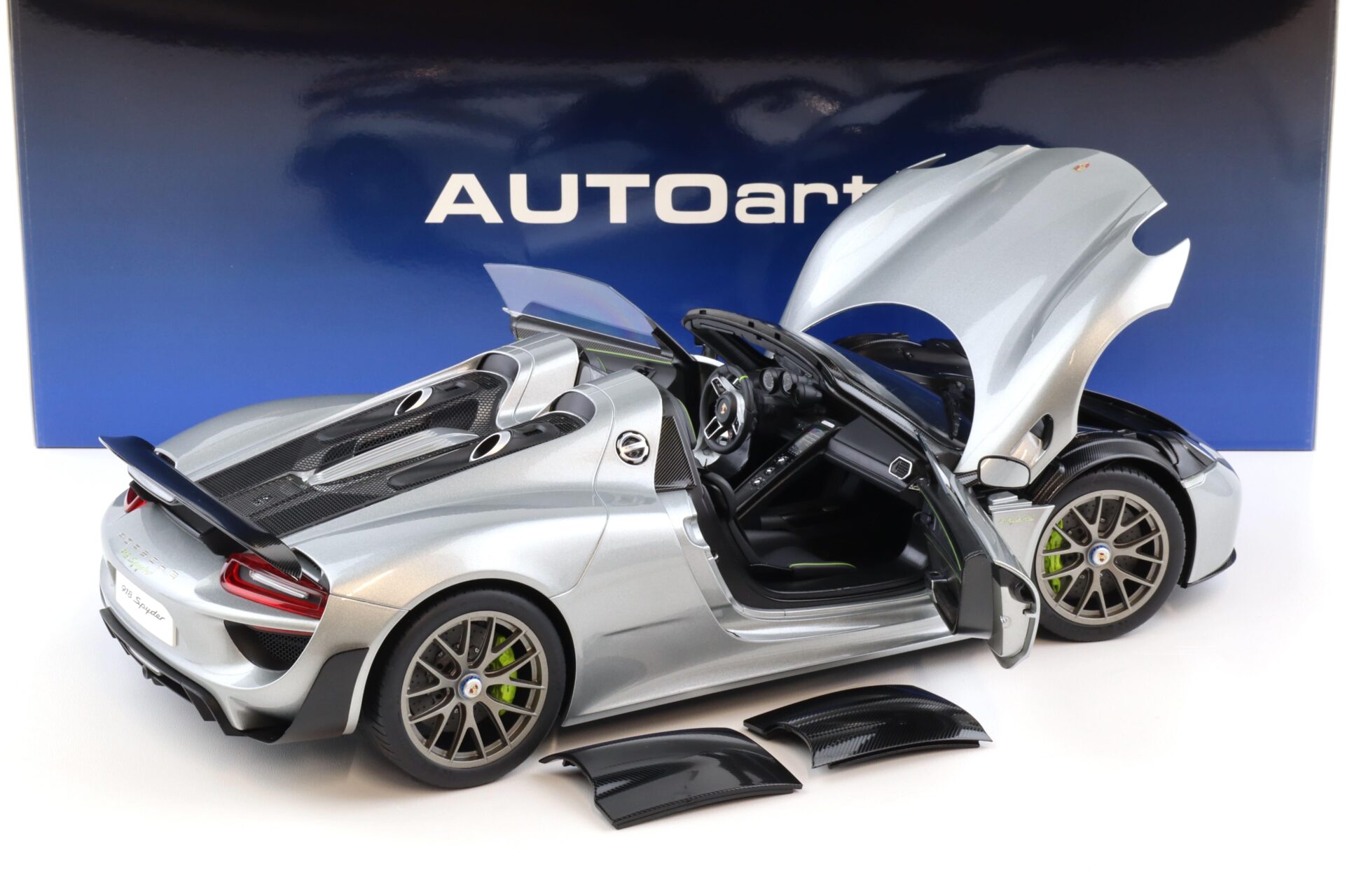 1:12 AUTOart Porsche 918 Spyder 2013 silver metallic 12123