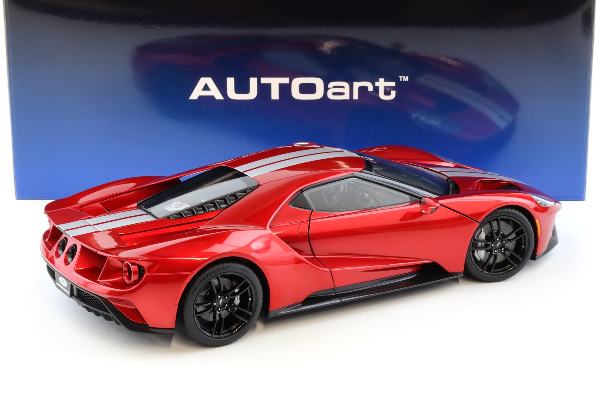 1:12 AUTOart Ford GT 2017 liquid red/ silver stripes 12106