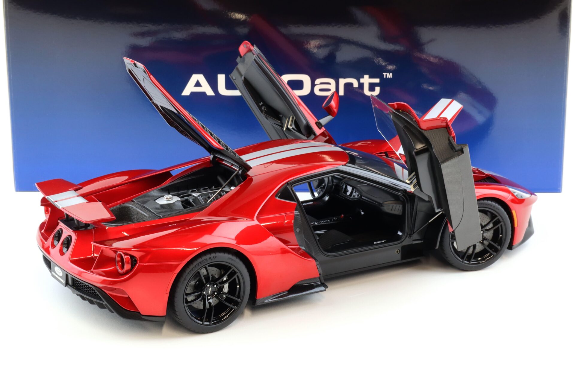 1:12 AUTOart Ford GT 2017 liquid red/ silver stripes 12106