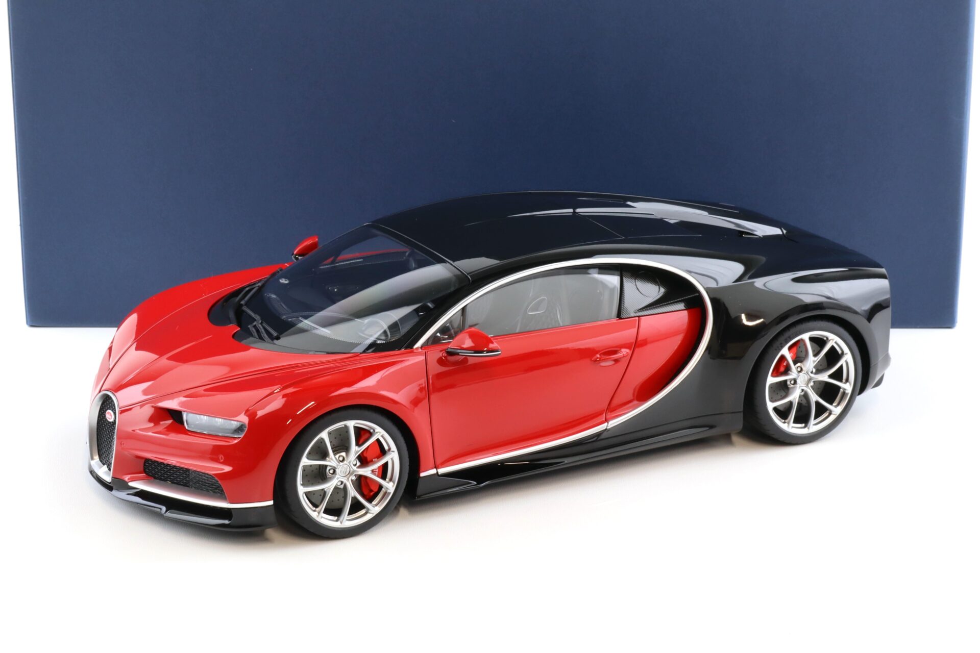 1:12 AUTOart Bugatti Chiron 2017 Italian red/ Nocturne black 12113