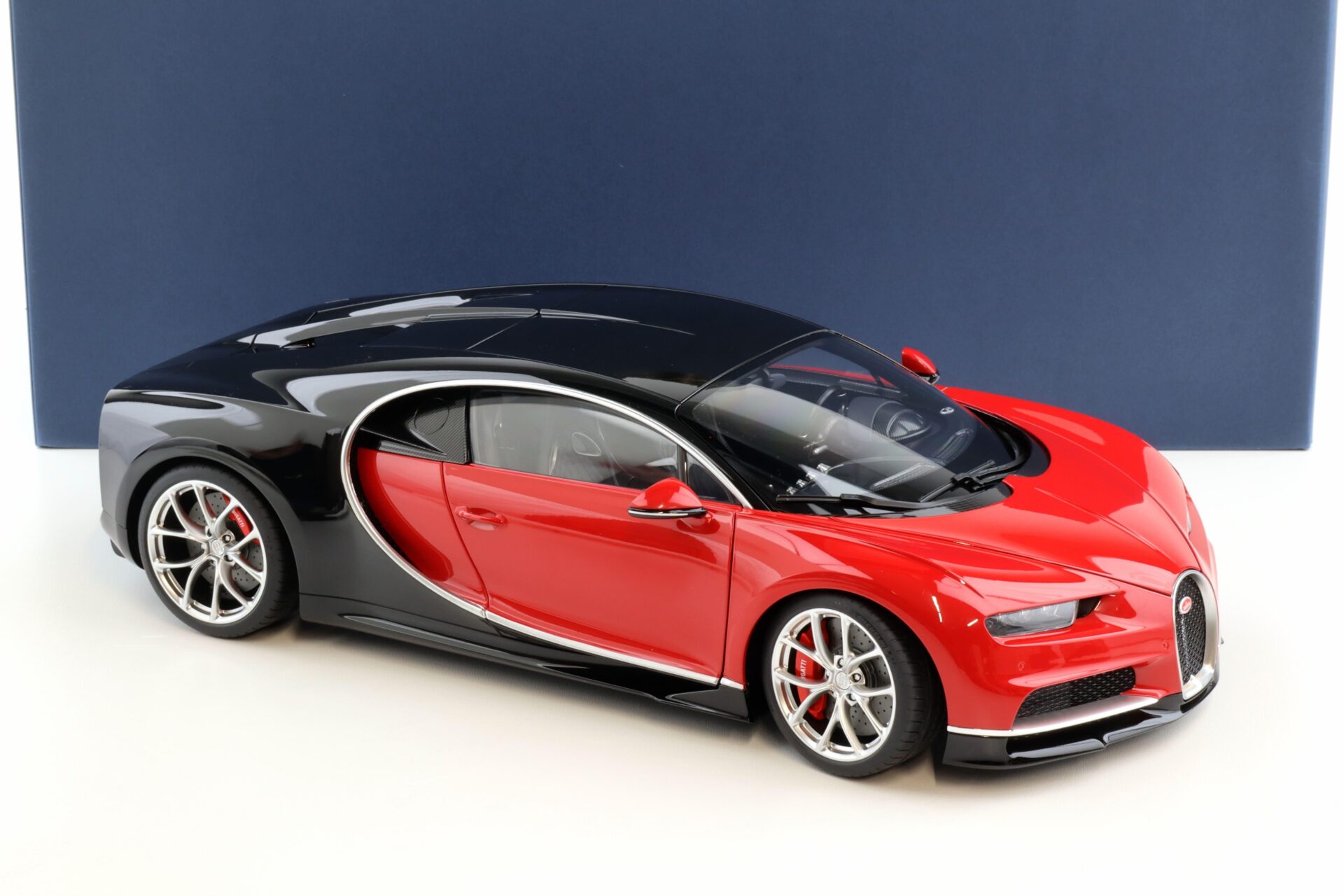 1:12 AUTOart Bugatti Chiron 2017 Italian red/ Nocturne black 12113