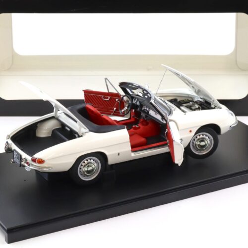 1:18 AUTOart Alfa Romeo 1600 Duetto Spider white Diecast
