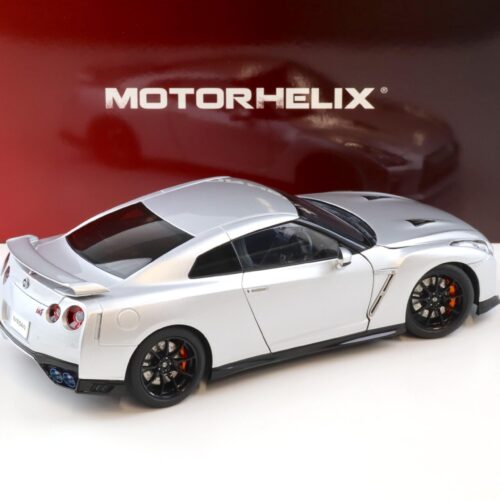 1:18 Motorhelix Nissan GT-R R35 Track Edition by NISMO 2020 Super silver M83505