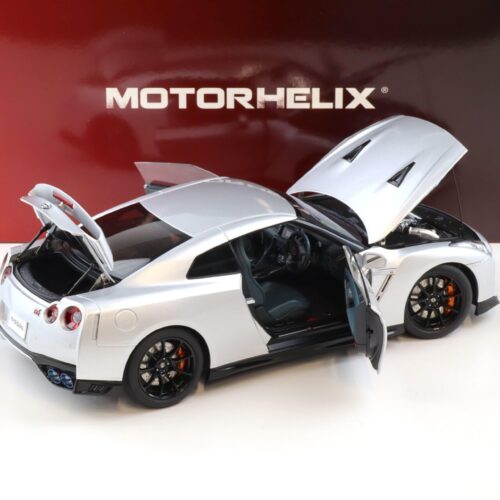 1:18 Motorhelix Nissan GT-R R35 Track Edition by NISMO 2020 Super silver M83505