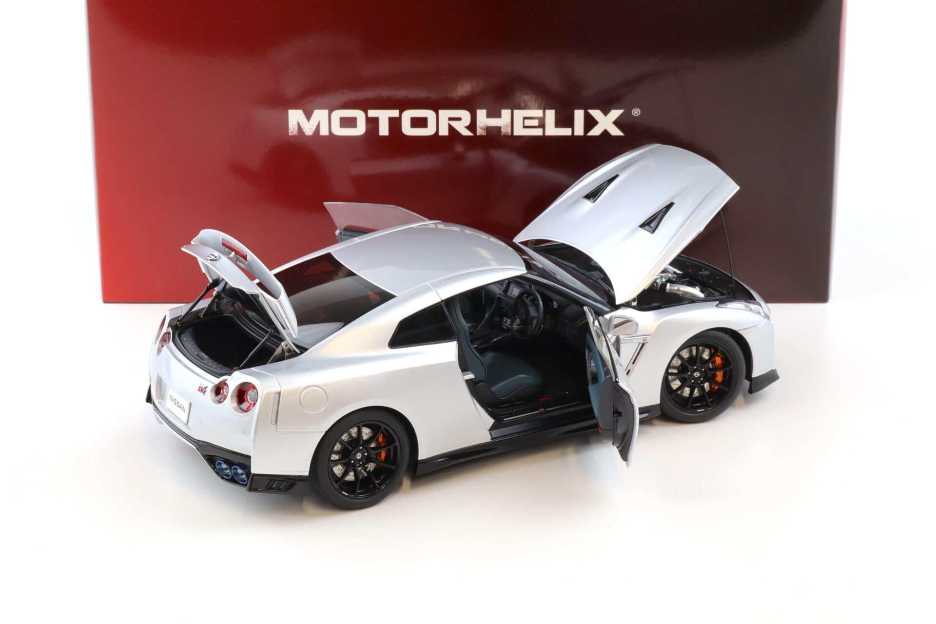 1:18 Motorhelix Nissan GT-R R35 Track Edition by NISMO 2020 Super silver M83505