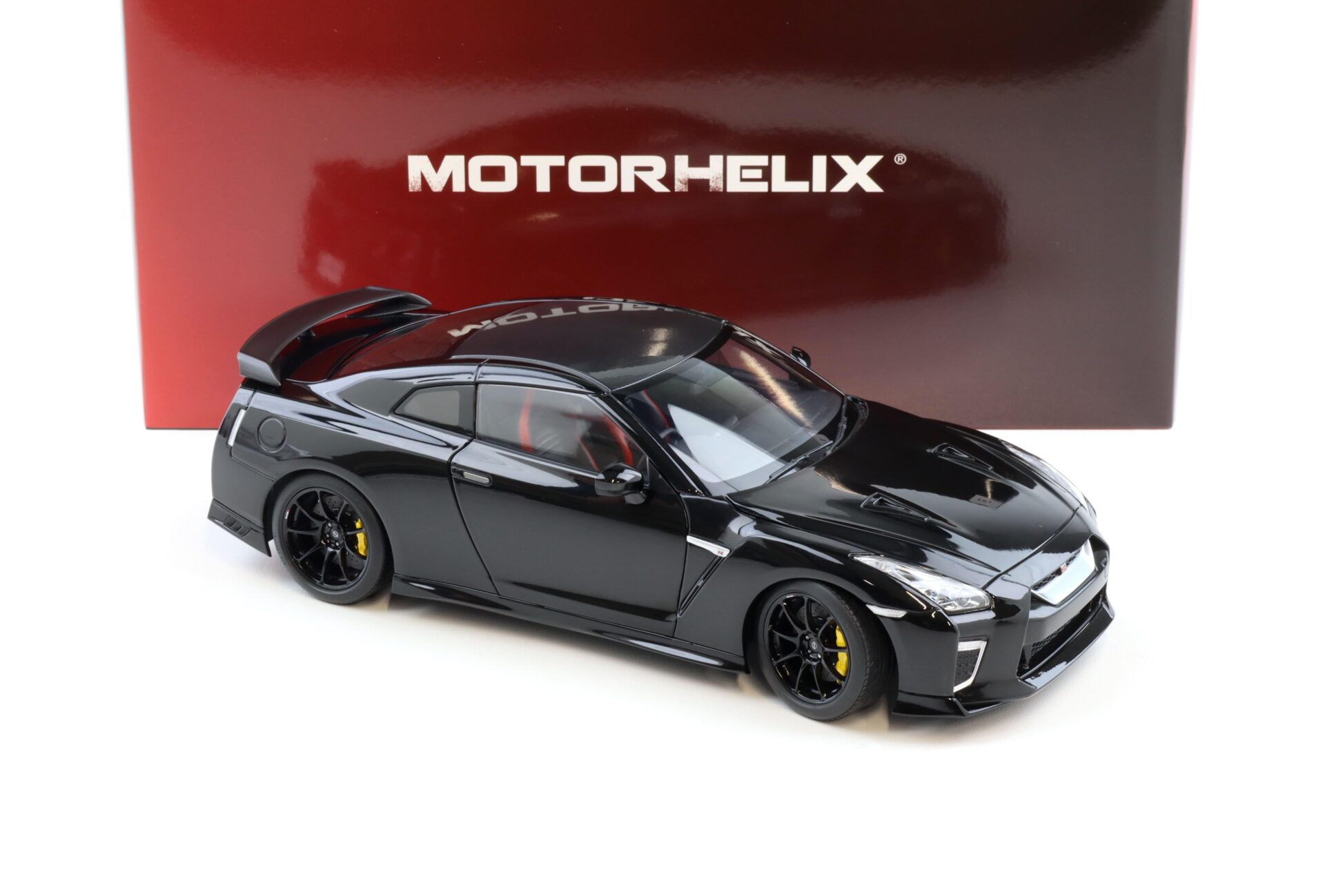 1:18 Motorhelix Nissan GT-R R35 Track Edition by NISMO 2022 T-Spec Jet black pearl M83519