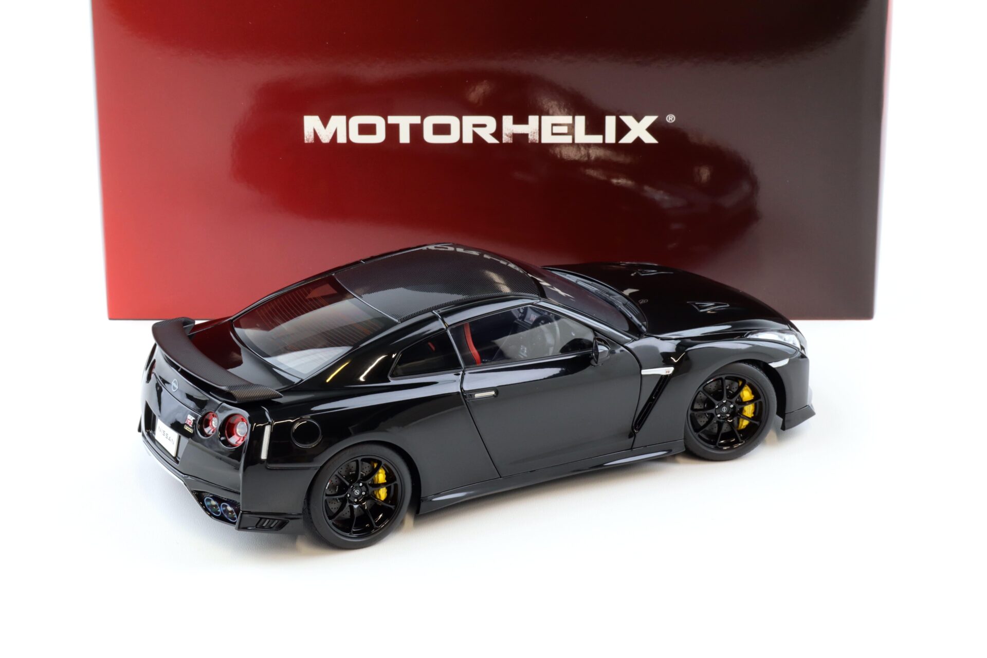 1:18 Motorhelix Nissan GT-R R35 Track Edition by NISMO 2022 T-Spec Jet black pearl M83519