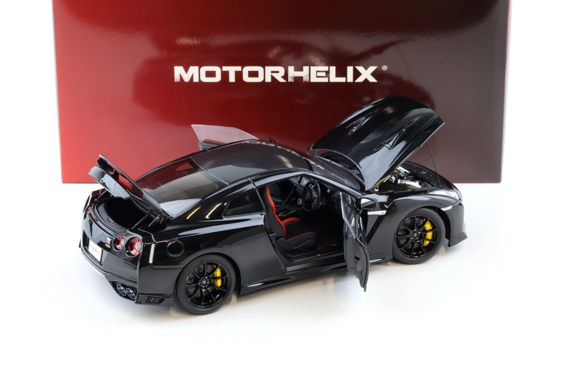 1:18 Motorhelix Nissan GT-R R35 Track Edition by NISMO 2022 T-Spec Jet black pearl M83519