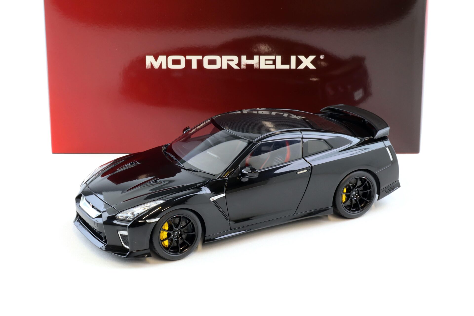 1:18 Motorhelix Nissan GT-R R35 Track Edition by NISMO 2022 T-Spec Jet black pearl M83519