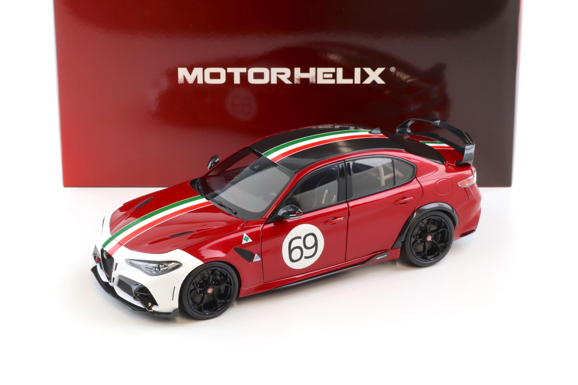 1:18 Motorhelix Alfa Romeo Giulia GTAm Rosso GTA red Italy Livery #69 M89010