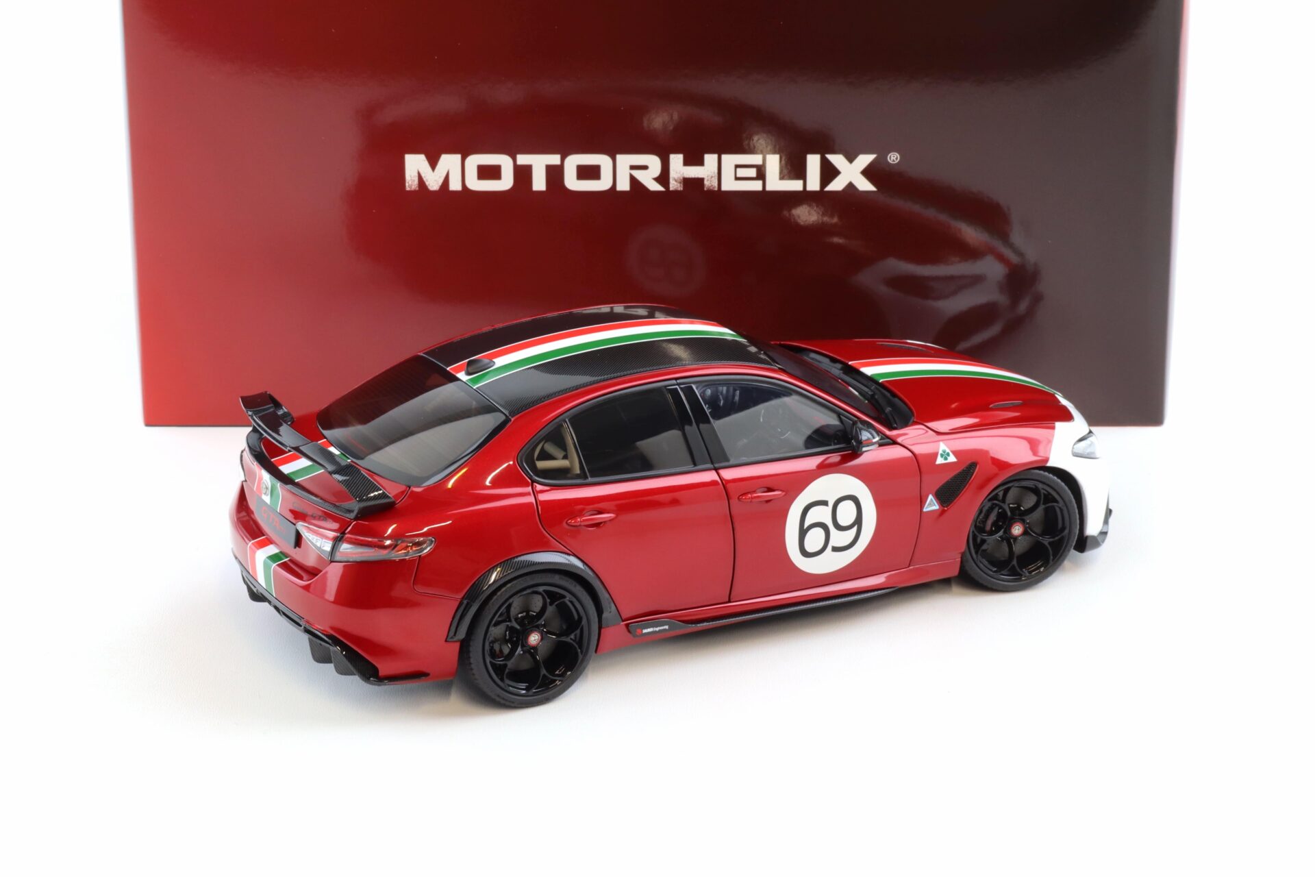 1:18 Motorhelix Alfa Romeo Giulia GTAm Rosso GTA red Italy Livery #69 M89010
