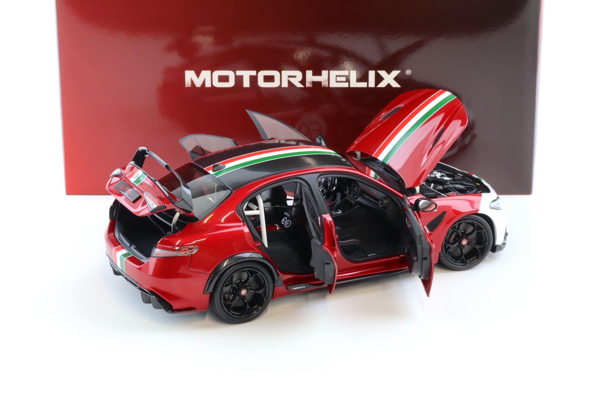1:18 Motorhelix Alfa Romeo Giulia GTAm Rosso GTA red Italy Livery #69 M89010