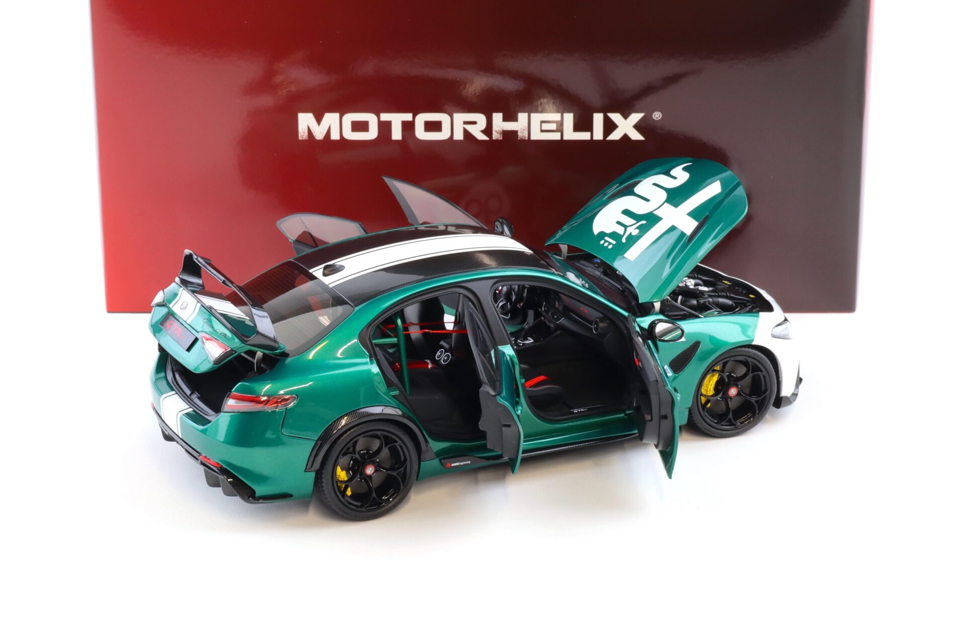 1:18 Motorhelix Alfa Romeo Giulia GTAm Montreal green Two Tone Livery #99 M89014