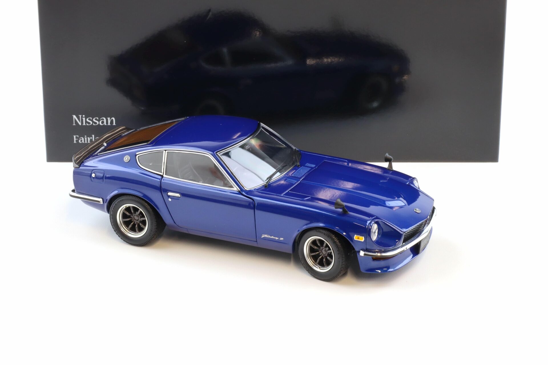 1:18 Kyosho Nissan Fairlady Z-L (S30) blue metallic 08220WBL