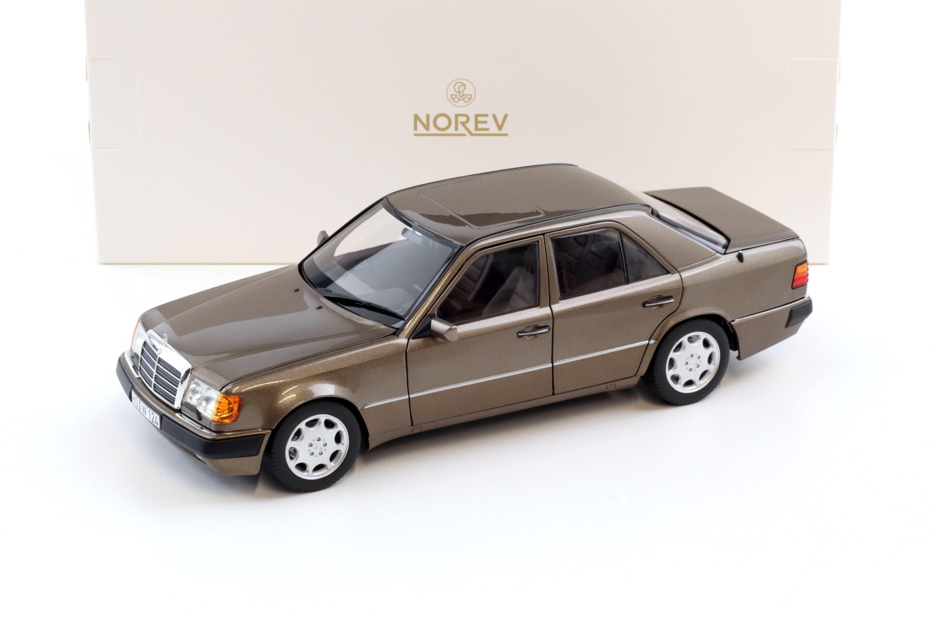1:18 Norev Mercedes 500 E W124 5.0 V8 Limousine 1990 Impala metallic