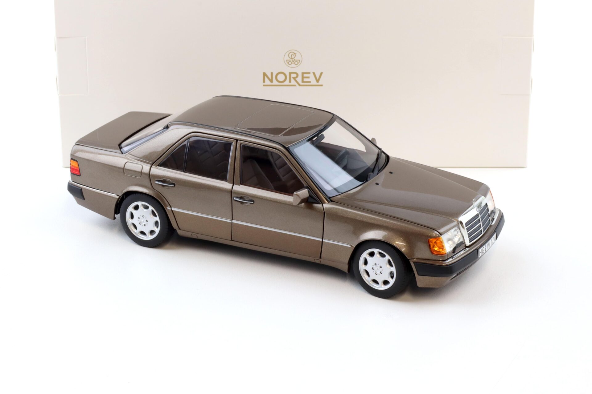 1:18 Norev Mercedes 500 E W124 5.0 V8 Limousine 1990 Impala metallic