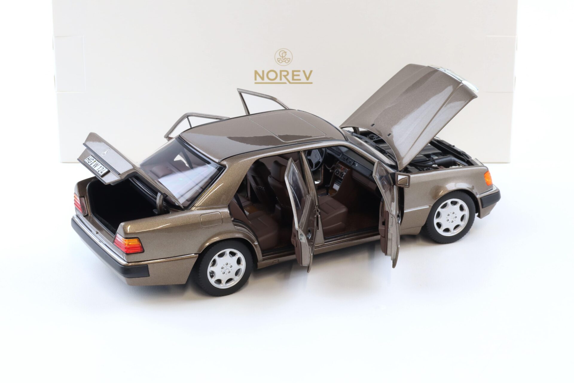 1:18 Norev Mercedes 500 E W124 5.0 V8 Limousine 1990 Impala metallic