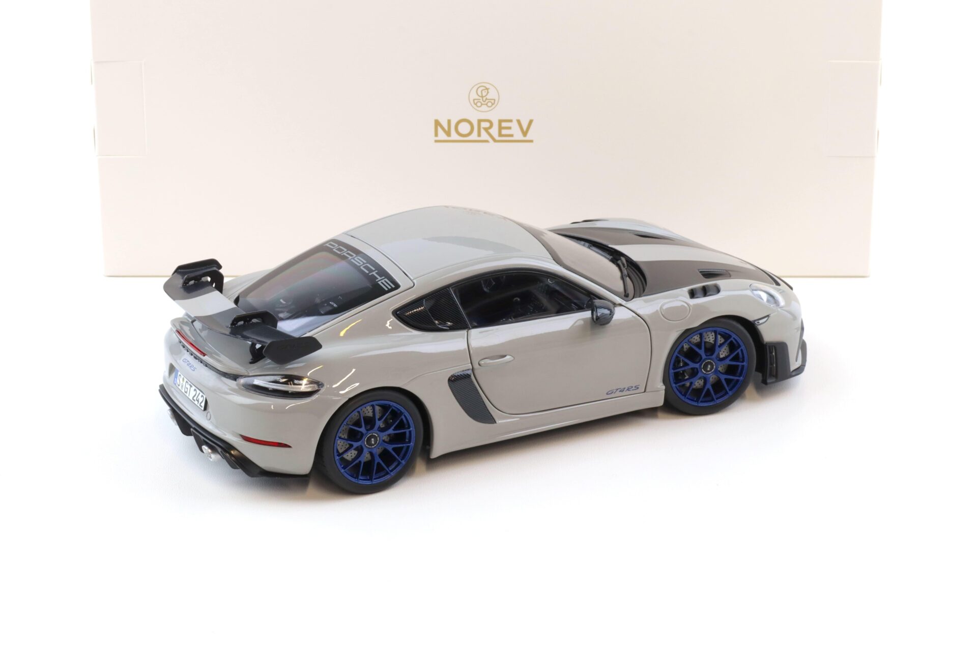 1:18 Norev Porsche Cayman GT4 RS Weissach Package 2023 Chalk grey