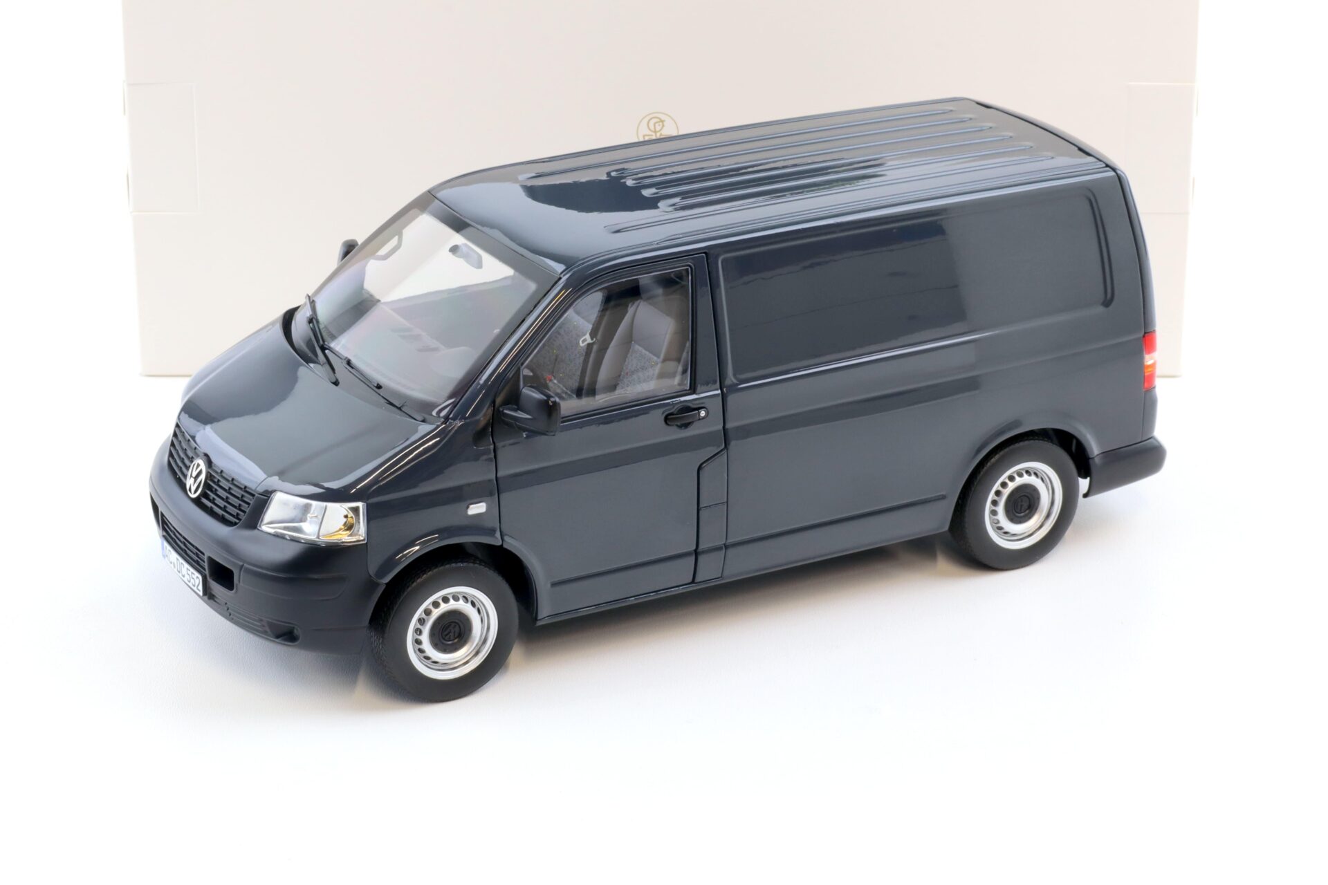 1:18 Norev VW T5 Transporter Kasten 2003 grey