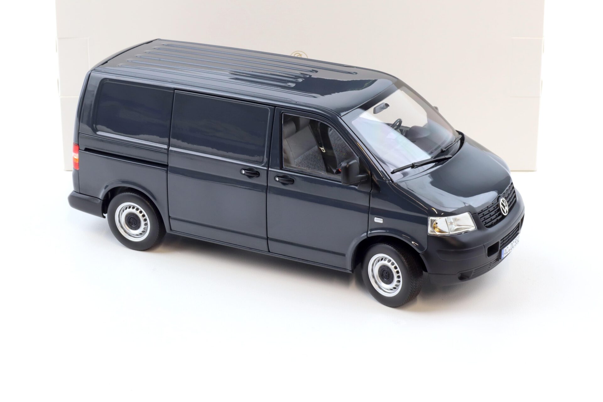 1:18 Norev VW T5 Transporter Kasten 2003 grey