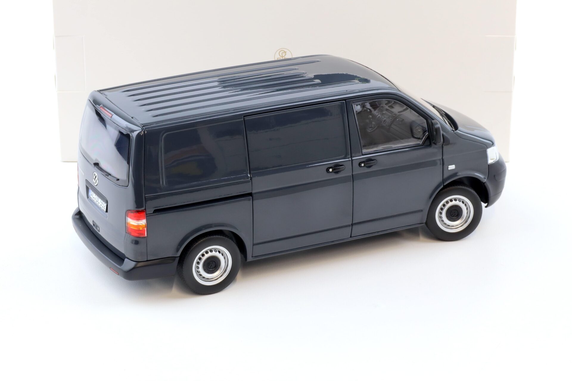 1:18 Norev VW T5 Transporter Kasten 2003 grey