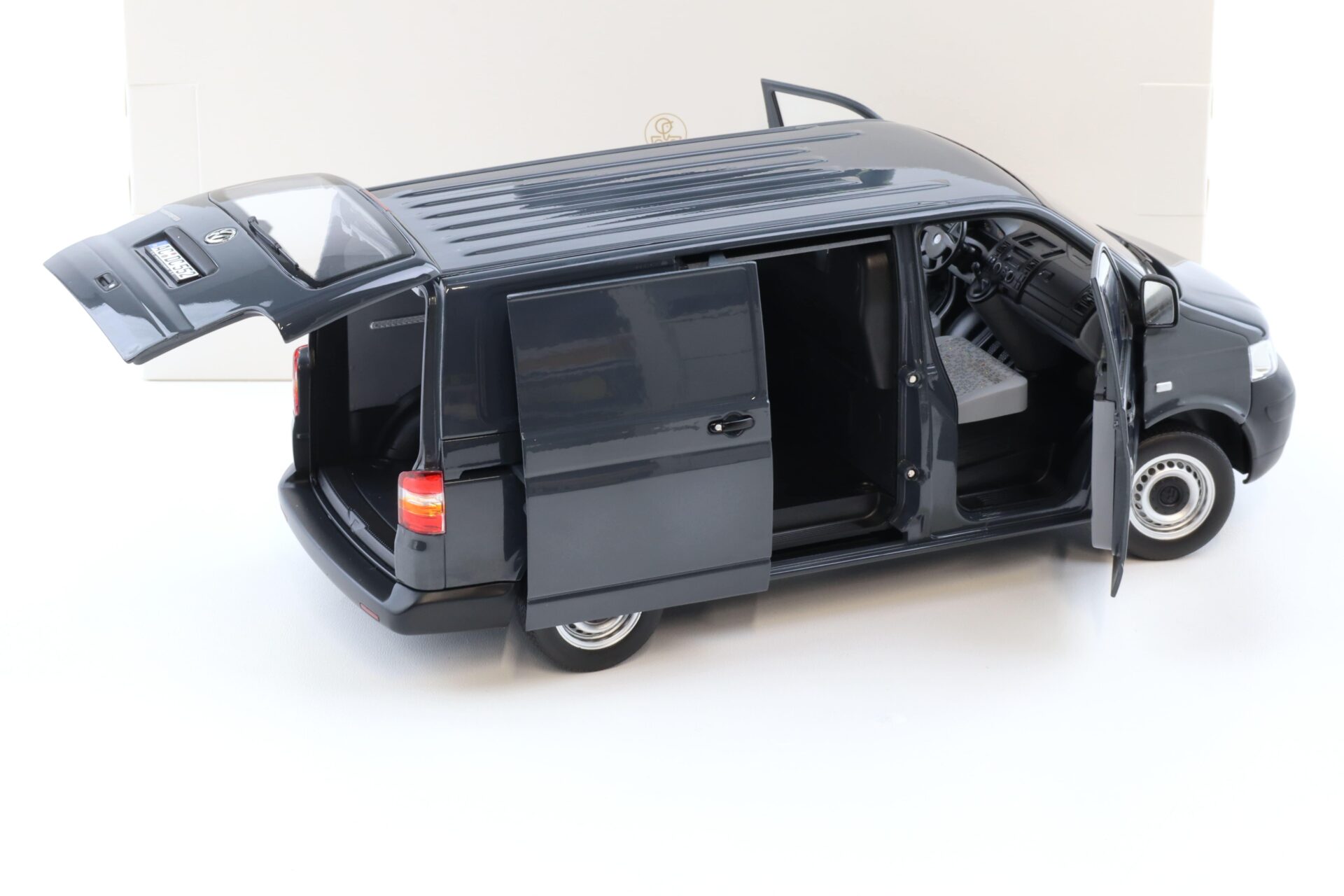 1:18 Norev VW T5 Transporter Kasten 2003 grey