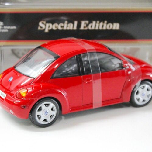 1:18 Maisto VW New Beetle red - Image 3