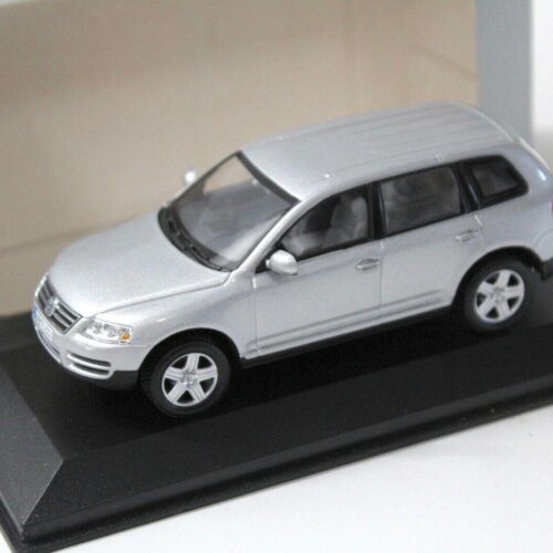 1:43 Minichamps VW Touareg silver DEALER VERSION