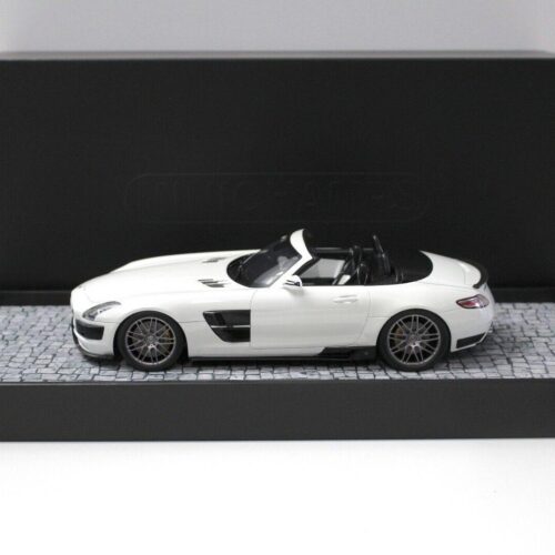 1:18 Minichamps Mercedes SLS Brabus 700 Biturbo Roadster white 2013 - Image 4
